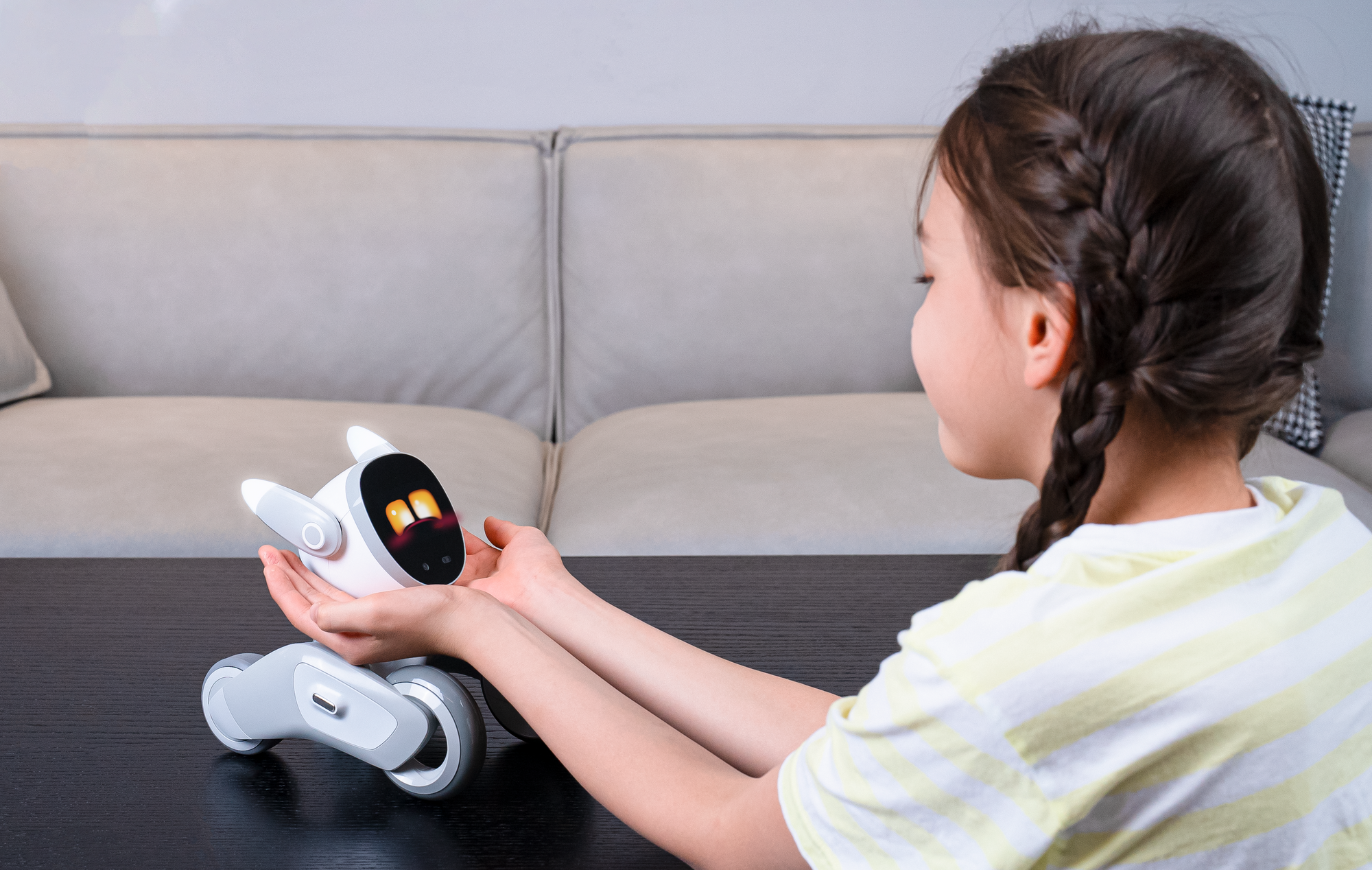 Unboxing and First Look: The Key Interactive Robot Loona